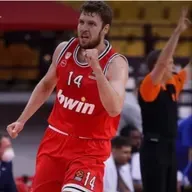 3 Kısa #53 | Efes’e Bayern çelmesi, Fener kendine geldi, MVP Vezenkov, Fantasy fatihi Onur:)