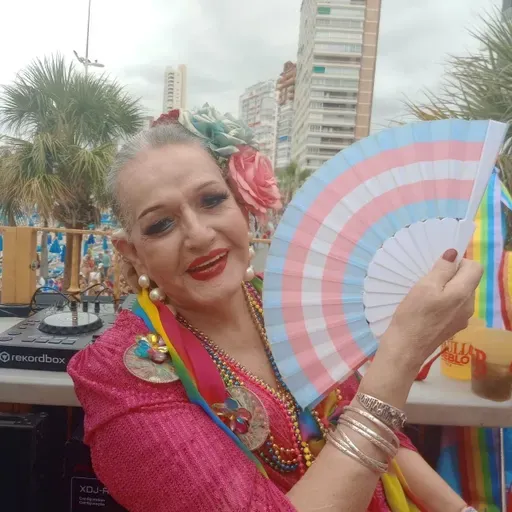 Manolita Chen, pionera en querer ser: "Mientras haya una mariquita sufriendo, no voy a dejarla sola"