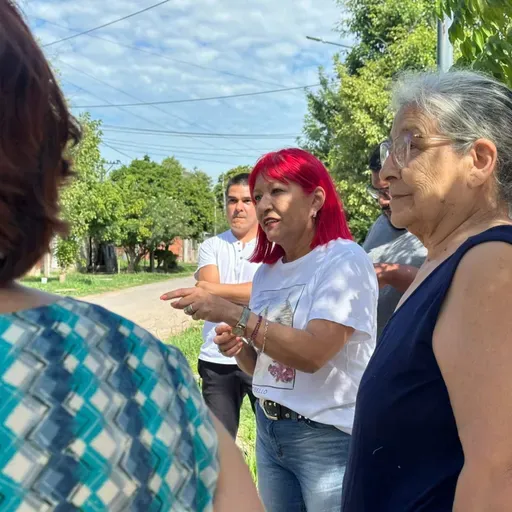 La Oficina Móvil de Violeta Quiroz pasó por barrio Las Flores con una jornada de atención a vecinos