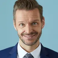 Florian Schroeder: „Ich glaube, dass vieles in der Biografie eines Menschen aus einem Mangel heraus entsteht“