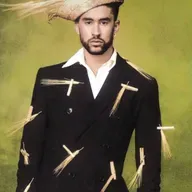 Bad Bunny con una pava en Vanity Fair ✨ lo veremos en las Kardashians? Selling OC - esta muy bueno! 