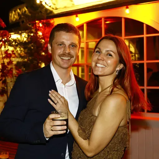 Amalie og Otto har vundet hinanden i år – og nu også to meget særlige fidusbamser