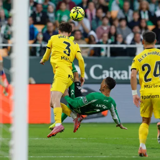 El Betis pincha ante el Girona y Antony se pierde el derbi