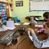 6A Nacho - Jana, Bruno D, Irene, Clara and Jaime A describing themselves