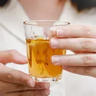 'Niệu liệu pháp' chăm sóc sức khỏe, làm đẹp bằng nước tiểu: Cảnh báo tác hại khôn lường