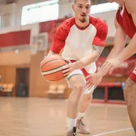 Kādas ir iespējas amatieriem uzspēlēt basketbolu?