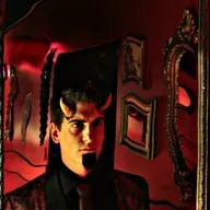 عائلة سامو ومرآة الشيطان