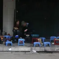 Băn khoăn chuyện đũa mốc, tô chén rửa qua loa ở hàng quán vỉa hè