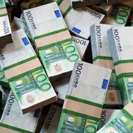 Il governo punta a 4,5 miliardi da banche e assicurazioni