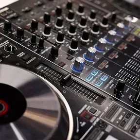 dj sanke theo