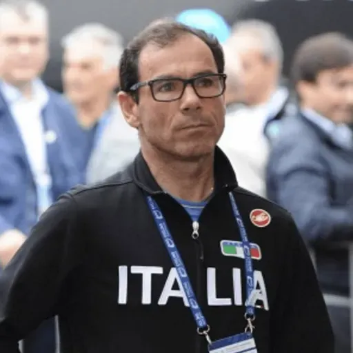 Movistar en peligro, Davide Cassani y más adoquines