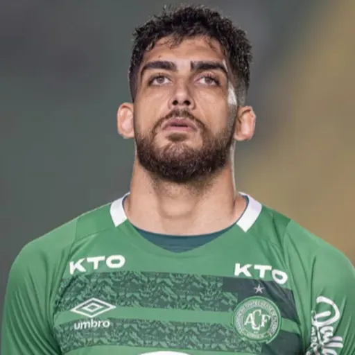 Entrevista com o zagueiro Victor Caetano