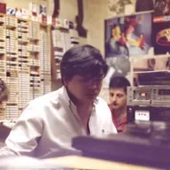 Puentes: recordamos a Alberto "Chino" Chinen, legendario operador de radio, que falleció la semana pasada.