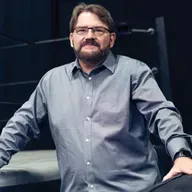S5 E33 Tony Schiavone : La voz de WCW