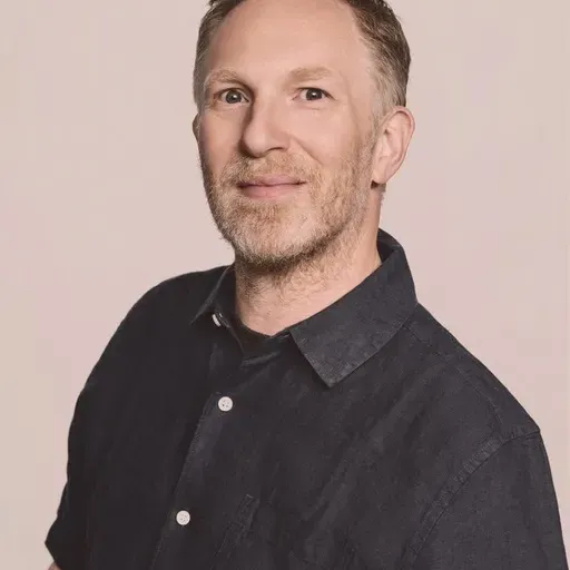 🎙️James Murgatroyd talks about Going to London,  British Culture,  Music & Being a Business Owner | Real English Conversations Podcast for Global Professionals