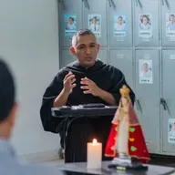 T4E3: "Dios no es un analgésico. Es el remedio"