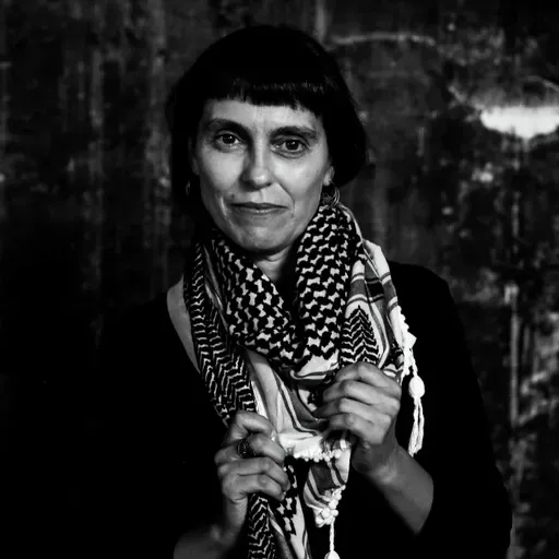 Joana Craveiro (parte 1): “Somos um país com má memória das chagas do passado. Falta uma cura coletiva. E há quem lucre com esse esquecimento”