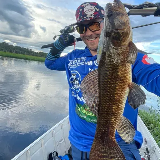 Alejandro Muñoz Patrocinios del Carpfishing, junto a Suso Vilar Artesano de cañas y Jaime Pacheco su viaje en Amanzonas
