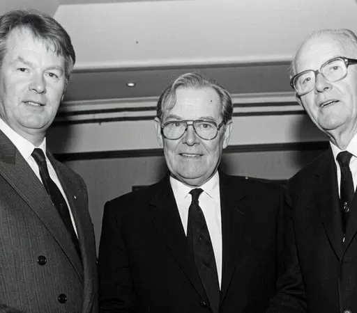 Clár 293; Pádraig Ó Muircheartaigh