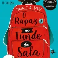 O RAPAZ AO FUNDO DA SALA