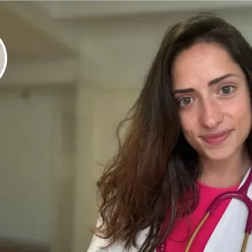 Sara Marín, la doctora murciana que enseña salud a más de un millón de “limoncicos” en Instagram desde @uncafecontudoctora