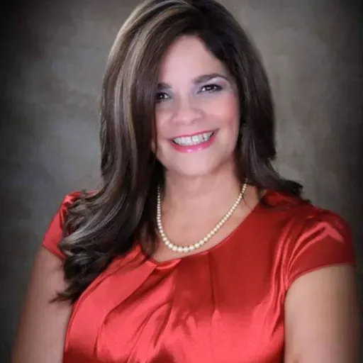 Florida Exclusivo con Sandra Carrasquillo Nuevos Fraude, Todavia debe vacunarse por Covid, Flu Y VRS, Y temporada de escoger planes medicos