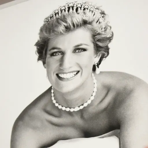 De princesa rebelde a ícono de la moda, el legado de Lady Di