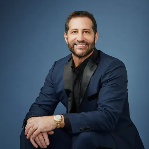 INTERVIEW: Modi Rosenfeld talks growing up on LI, Jewish vs. non-Jewish audiences, meeting his husband on the subway, & more