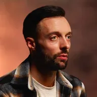 COMMENT CE PAPA SE PRÉPARE À LA MORT DE SA FILLE DE 3 ANS D’UN CANCER DU CERVEAU