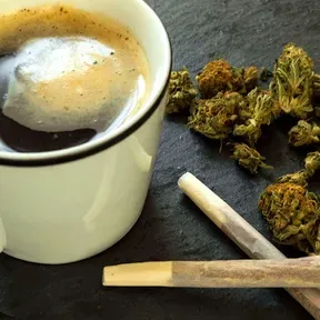 Café con Hierba