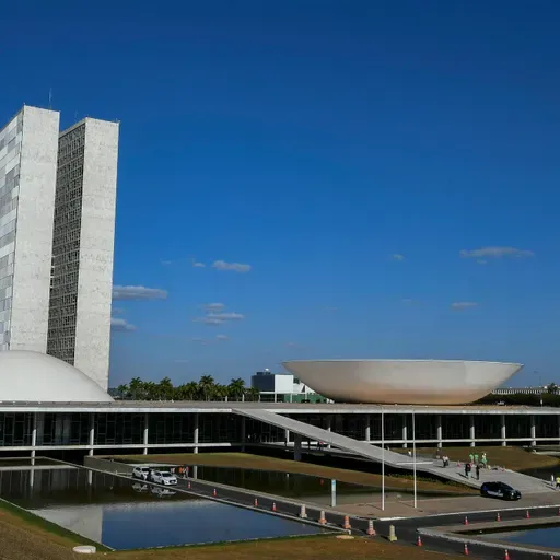 Lei da Dosimetria: oposição fala em 'canetada' de Moraes; governistas defendem suspensão