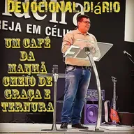 Alimente a sua fé, seus medos morreram de fome, alimente seus medos.