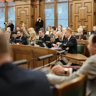 Saeima ārkārtas sēdē skata nākamā gada valsts budžetu un ar to saistītos likumprojektus
