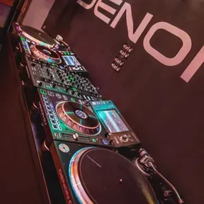 Dj  EM