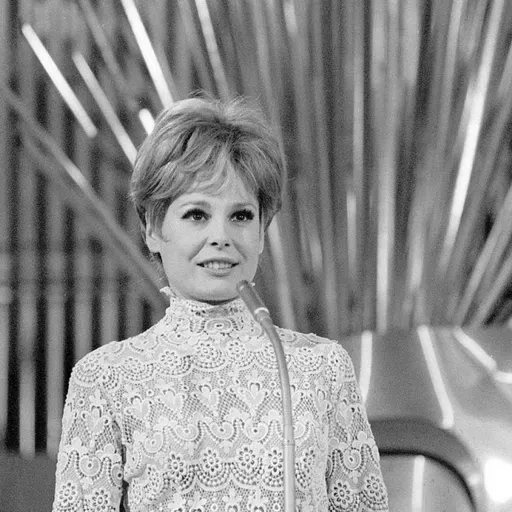 EL GUATEQUE T10C023 Adiós a Laurita Valenzuela, la mujer de la eterna sonrisa, pionera de la tv en España. (26/03/2023)