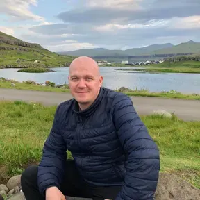 Eitt ljós á gøtu míni