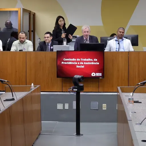 Trabalho estressante traz adoecimento mental para operadores do centro de atendimento de emergências