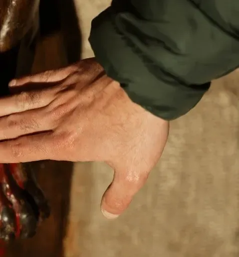 Personas ciegas descubren a través de sus manos parte del patrimonio religioso de la Semana Santa de Manzanares