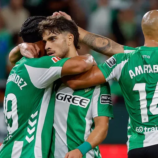El Betis gana con suficiencia a Osasuna y se instala arriba