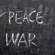 Krieg oder Frieden - Ist der Mensch zur Gewalt verurteilt?