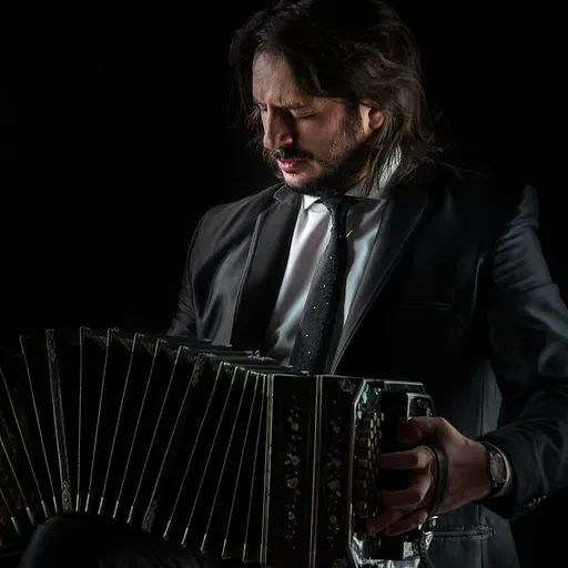 Pablo Jaurena - Virtuoso y versátil bandoneonista