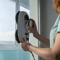 No "carrinho" da Lucy: robôs 'limpa vidro' valem a pena?! Entenda!