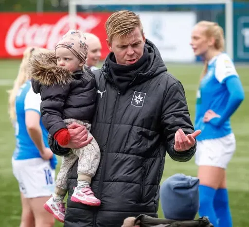 Uppbótartíminn - Nú stöndum við upp og klöppum