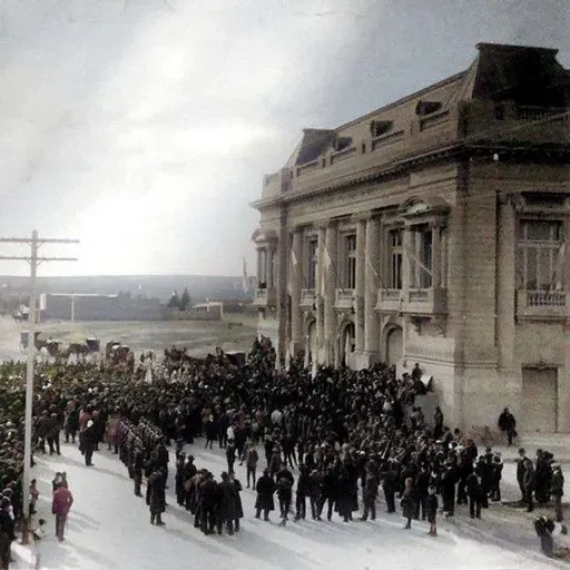 Teatro Municipal: en el barrio de las ranas, rebautizado y con una gallina