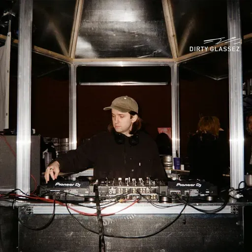 5/8 : radio at letnik — dirty glassez