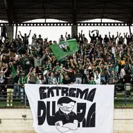 “Falsos Lentos” na “Extrema Dura”: Carlos Coutinho Vilhena, Diogo Batáguas, Manuel Cardoso e mais 600 portugueses foram a Jerez de los Caballeros apoiar uma equipa da 5.ª divisão espanhola