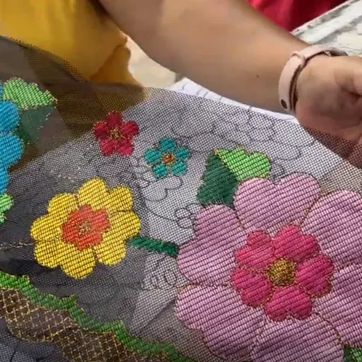 Bordado chiapaneco que preserva historia y florece en Tuxtla.