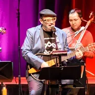 Yaron Hallis swings Leonard Cohen into gypsy Jazz