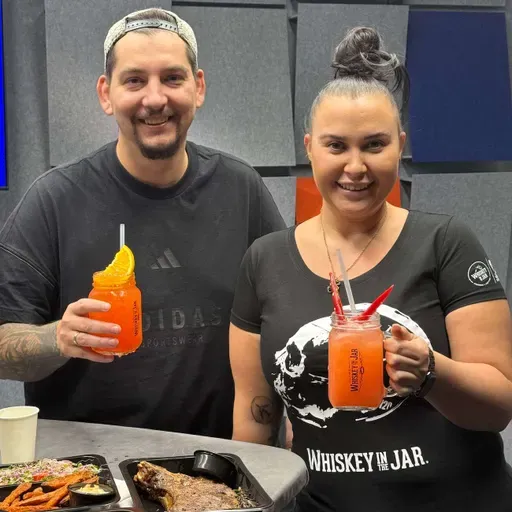 Akwarium z piraniami, tony steków i motocykl podwieszony pod sufitem | Whiskey In The Jar