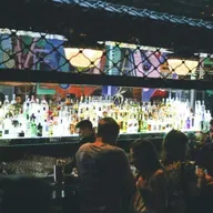Sonido de ambiente en un bar